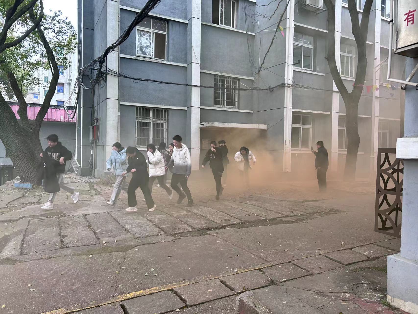 1711332849962048.jpg a0a10a7aad5558e125911564abea174.jpg